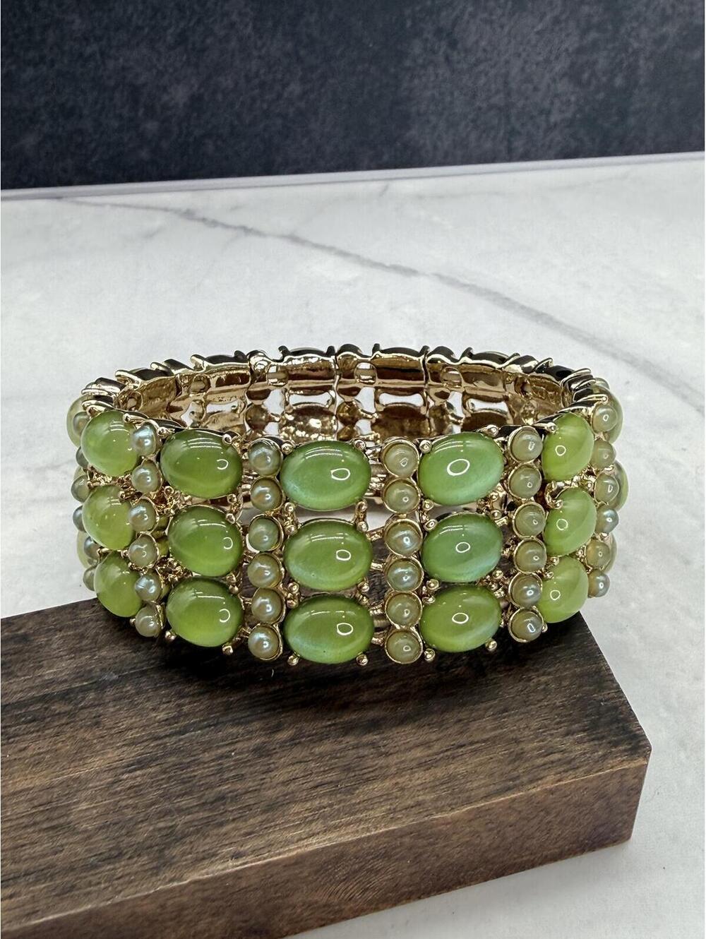 Monet - Vintage Gold Tone Stretch Bracelet in Green - Picture 2 of 6